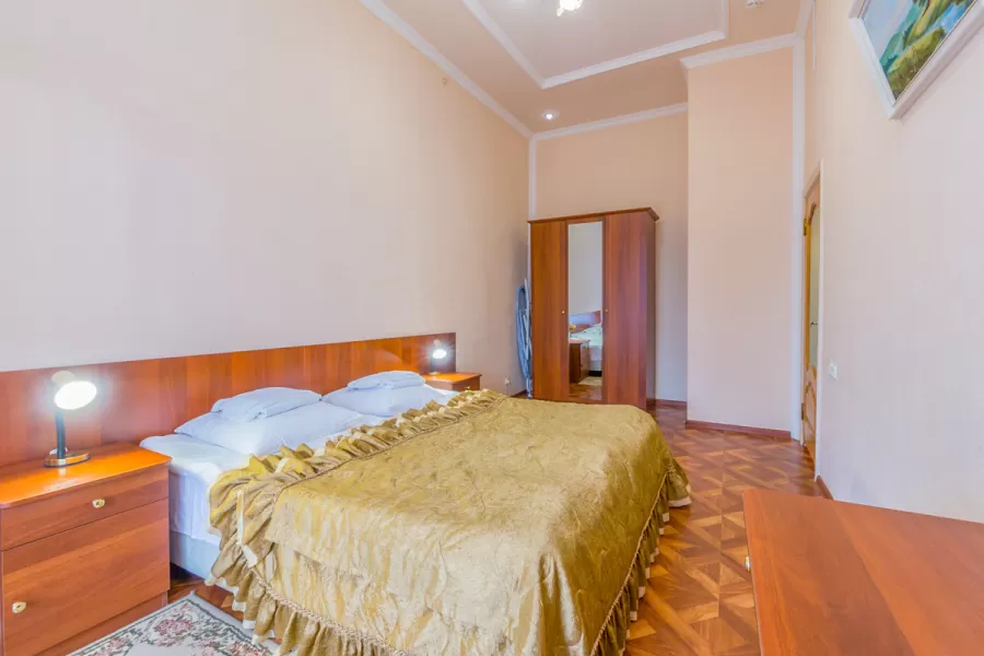 Люкс двухкомнатный в корпусе Центральный в санатории Нарзан в городе Кисловодске - фотография