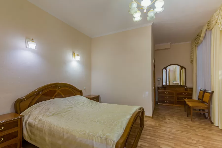 Люкс двухкомнатный в корпусе Горный в санатории Нарзан в городе Кисловодске - фотография