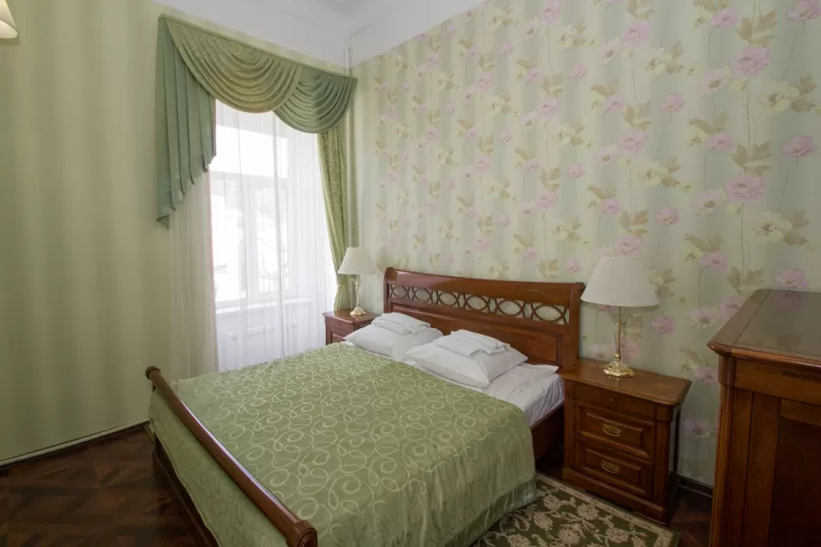 Люкс трехкомнатный в корпусе Центральный в санатории Нарзан в городе Кисловодске - фотография