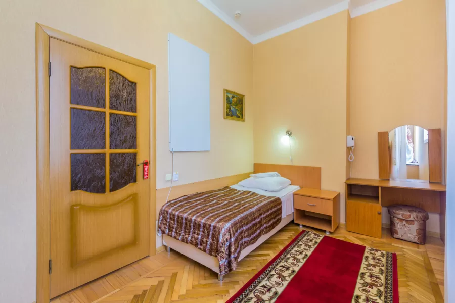 Одноместный номер стандарт в корпусе Курортный в санатории Нарзан в городе Кисловодске - фотография