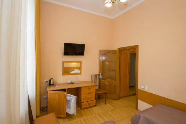 Двухместный номер стандарт в корпусе Центральный в санатории Нарзан в городе Кисловодске - фотография