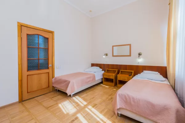 Двухместный номер стандарт в корпусе Центральный в санатории Нарзан в городе Кисловодске - фотография