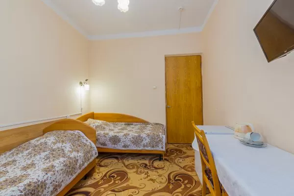 Двухместный номер стандарт в корпусе Курортный в санатории Нарзан в городе Кисловодске - фотография