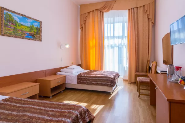 Улучшенный двухместный номер в корпусе Центральный в санатории Нарзан в городе Кисловодске - фотография