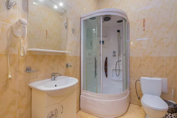 Улучшенный двухместный номер в корпусе Горный в санатории Нарзан в городе Кисловодске - фотография