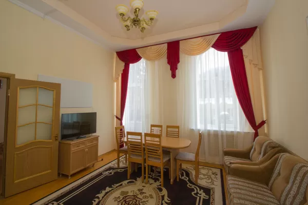 Люкс двухкомнатный в корпусе Центральный в санатории Нарзан в городе Кисловодске - фотография