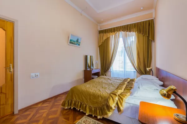 Люкс двухкомнатный в корпусе Центральный в санатории Нарзан в городе Кисловодске - фотография