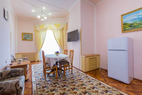 Люкс двухкомнатный в корпусе Центральный в санатории Нарзан в городе Кисловодске - фотография