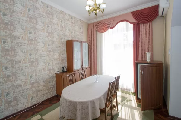 Люкс трехкомнатный в корпусе Центральный в санатории Нарзан в городе Кисловодске - фотография