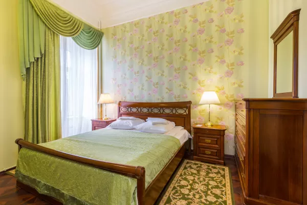 Люкс трехкомнатный в корпусе Центральный в санатории Нарзан в городе Кисловодске - фотография