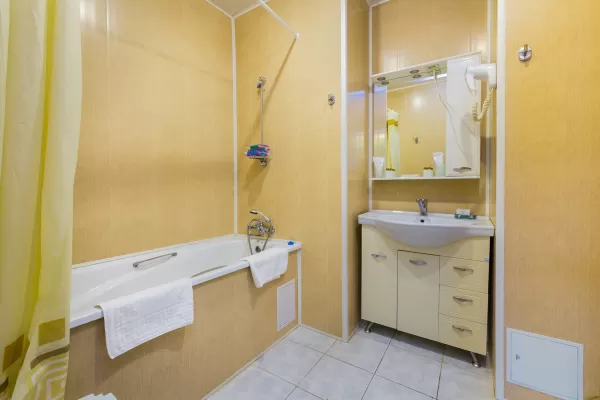 Люкс трехкомнатный в корпусе Центральный в санатории Нарзан в городе Кисловодске - фотография