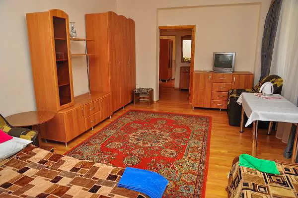 Люкс трехкомнатный в корпусе Горный в санатории Нарзан в городе Кисловодске - фотография