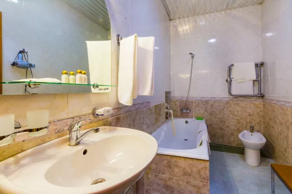 Люкс в корпусе Дача Космонавтов в санатории Нарзан в городе Кисловодске - фотография