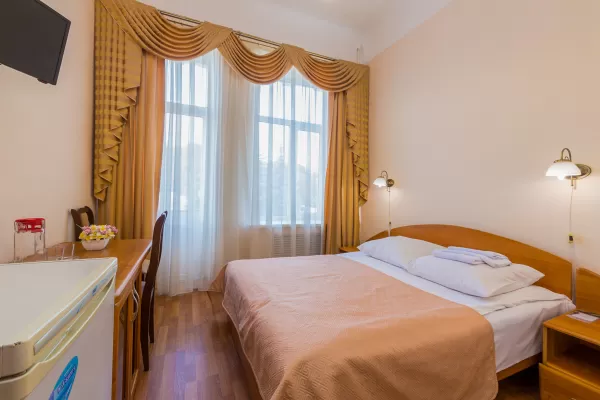 Улучшенный одноместный номер в корпусе Центральный в санатории Нарзан в городе Кисловодске - фотография