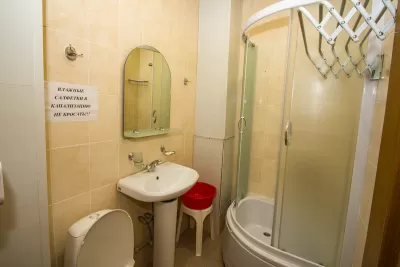 Двухместный номер стандарт в корпусе Центральный в санатории Нарзан в городе Кисловодске - фотография