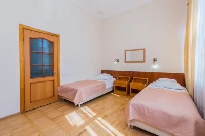 Двухместный номер стандарт в корпусе Центральный в санатории Нарзан в городе Кисловодске - фотография