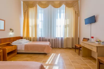 Двухместный номер стандарт в корпусе Центральный в санатории Нарзан в городе Кисловодске - фотография