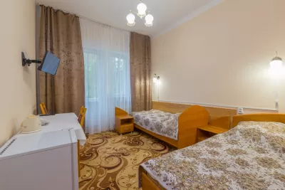 Двухместный номер стандарт в корпусе Горный в санатории Нарзан в городе Кисловодске - фотография