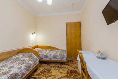 Двухместный номер стандарт в корпусе Горный в санатории Нарзан в городе Кисловодске - фотография