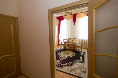 Люкс двухкомнатный в корпусе Центральный в санатории Нарзан в городе Кисловодске - фотография