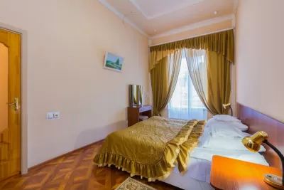 Люкс двухкомнатный в корпусе Центральный в санатории Нарзан в городе Кисловодске - фотография