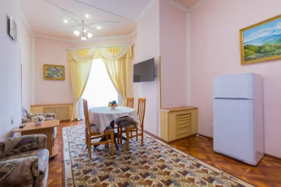 Люкс двухкомнатный в корпусе Центральный в санатории Нарзан в городе Кисловодске - фотография