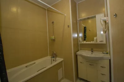 Люкс трехкомнатный в корпусе Центральный в санатории Нарзан в городе Кисловодске - фотография