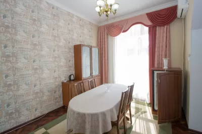 Люкс трехкомнатный в корпусе Центральный в санатории Нарзан в городе Кисловодске - фотография