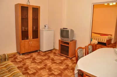 Люкс трехкомнатный в корпусе Горный в санатории Нарзан в городе Кисловодске - фотография