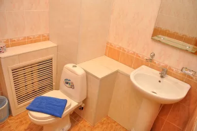 Люкс трехкомнатный в корпусе Горный в санатории Нарзан в городе Кисловодске - фотография