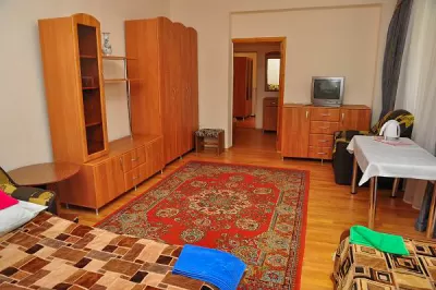 Люкс трехкомнатный в корпусе Горный в санатории Нарзан в городе Кисловодске - фотография