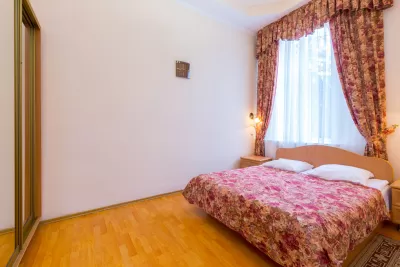 Люкс двухкомнатный в корпусе Курортный в санатории Нарзан в городе Кисловодске - фотография