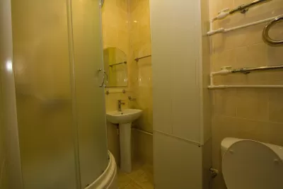 Одноместный номер стандарт в корпусе Центральный в санатории Нарзан в городе Кисловодске - фотография