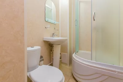 Одноместный номер стандарт в корпусе Курортный в санатории Нарзан в городе Кисловодске - фотография